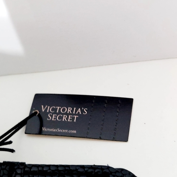 VICTORIA'S SECRET COSMETIC BAG - Picture 3 of 3